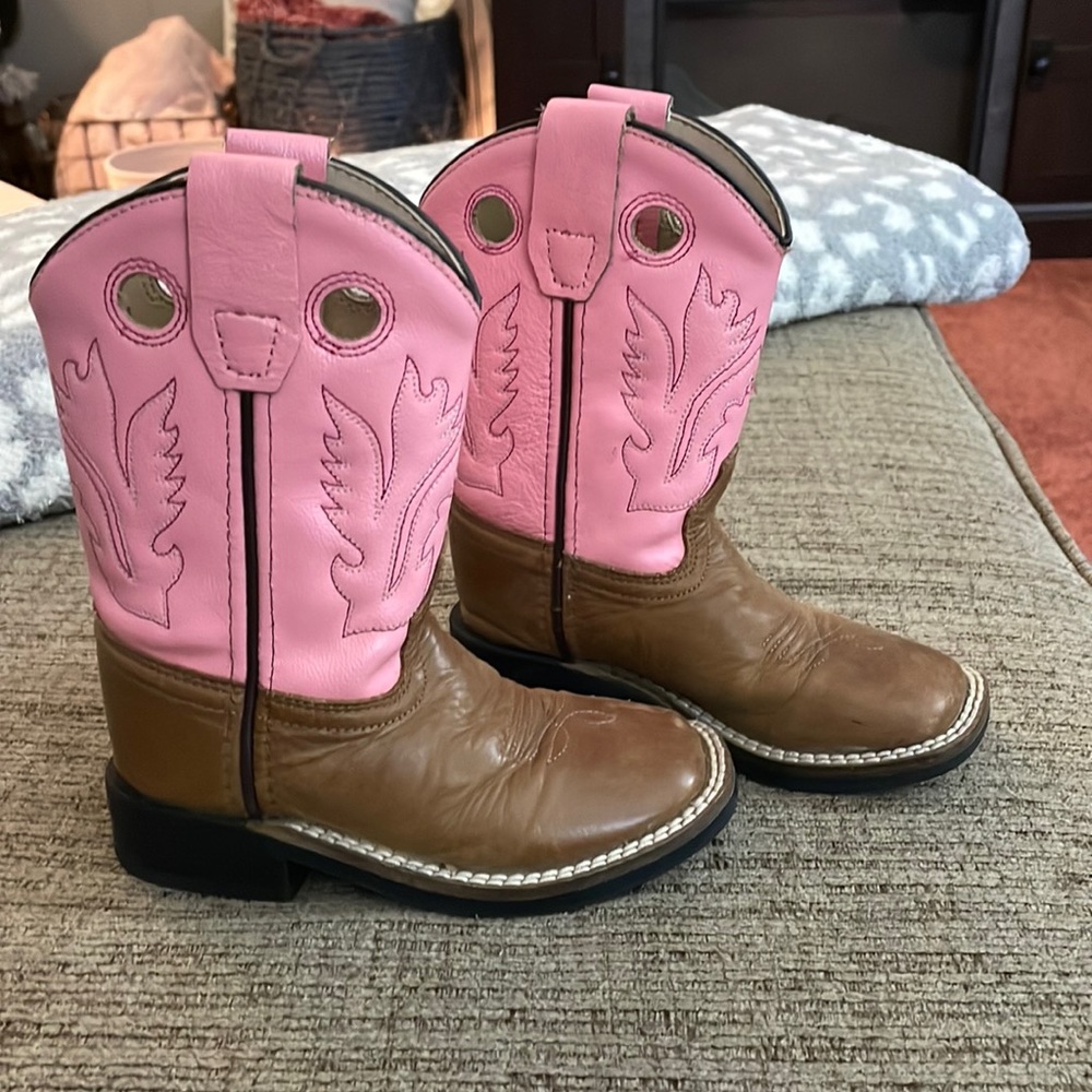 Cute little girl cowboy boots 🤠